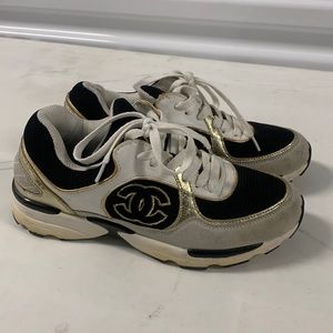 F28 CHANEL sneaker tennis shoe white metallic black